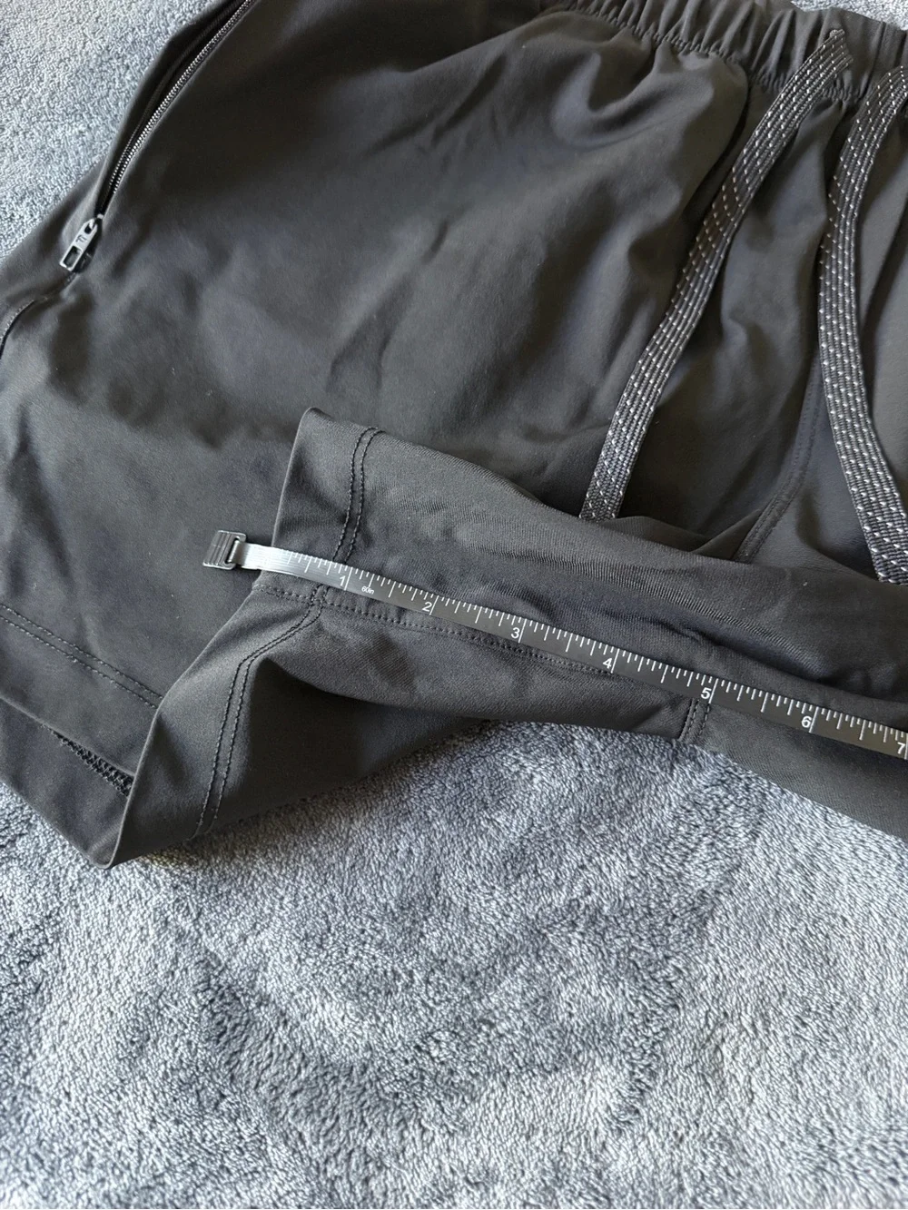 ✨Men's Black Athletic Shorts with Drawcord and Zipper Pockets